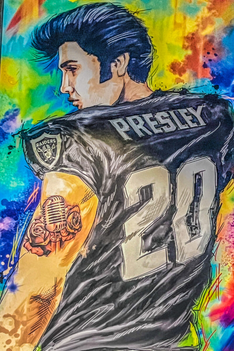 Murals-Allegiant-Stadium-2 Buntes Gemälde mit Elvis Presley im Raiders-Trikot